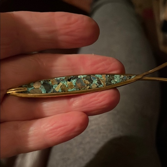 Vintage Tumbaga fish with crushed turquoise - Picture 1 of 1